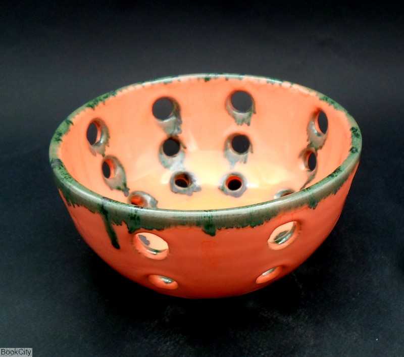 کاسه میوه سوراخ‌دار سفالچی