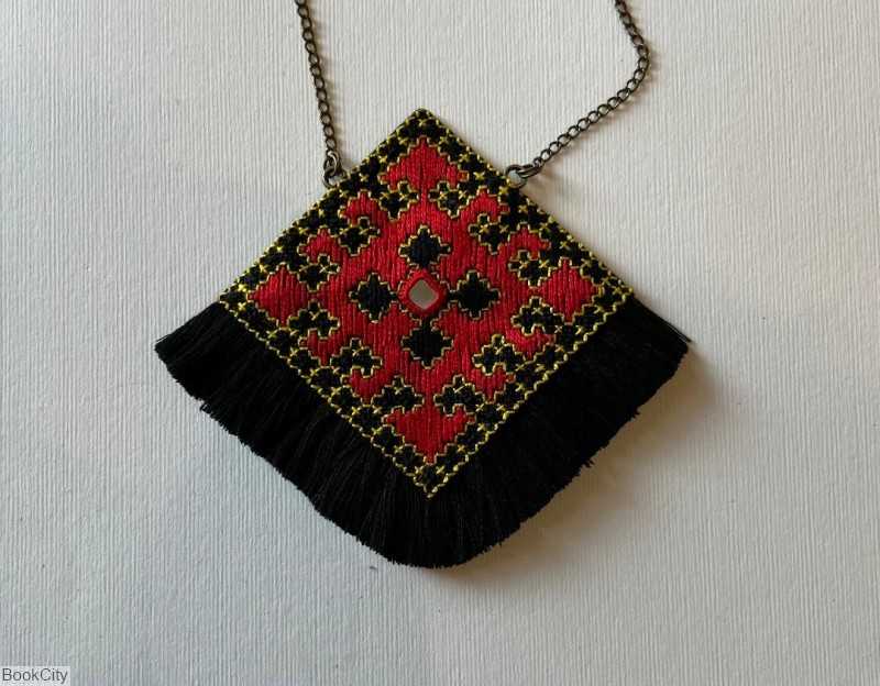 گردنبند 2002 آکوت