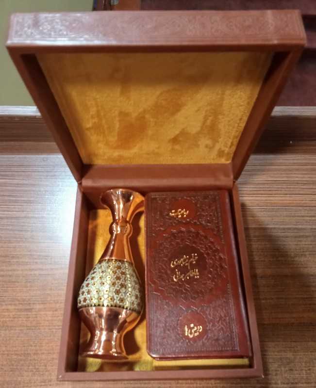 رباعیات حکیم خیام نیشابوری 90144 (پالتویی طرح چرم با گلدان خاتم جعبه هلیا)