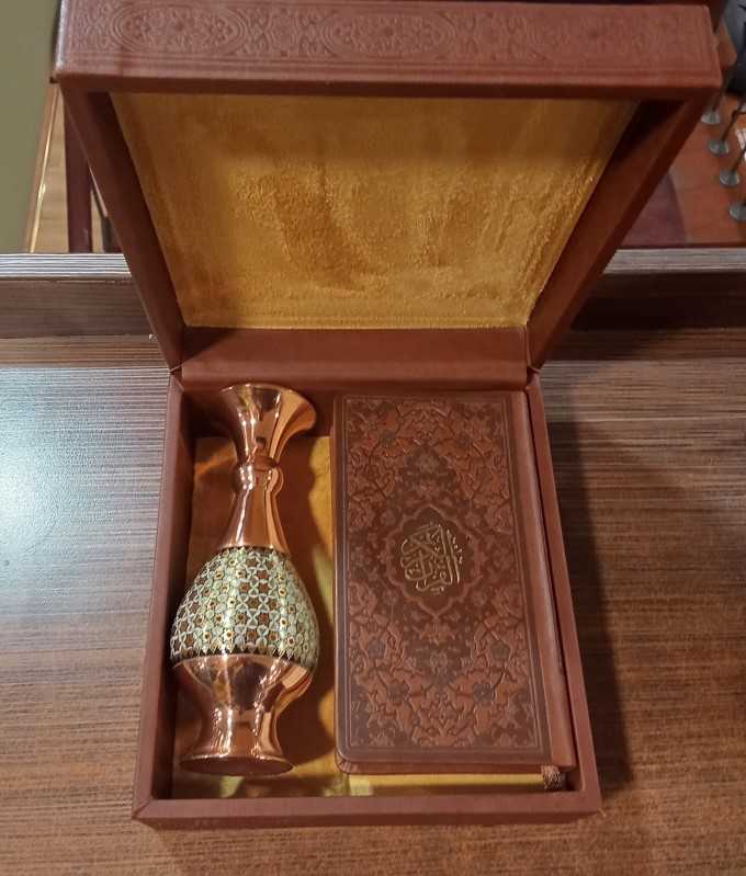 القرآن‌کریم 90141 (پالتویی طرح چرم با گلدان خاتم جعبه هلیا)