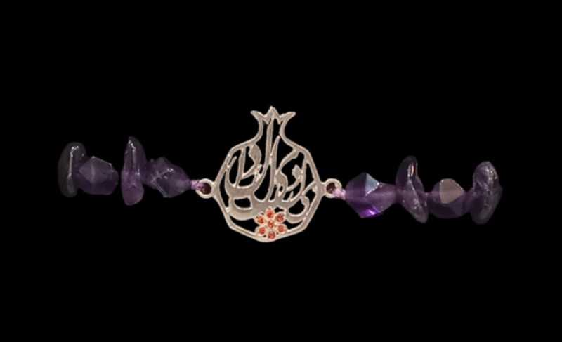دستبند سنگ آمیتیست و پلاک انار نقره مجراج‌کاری MK Gallery H192Y