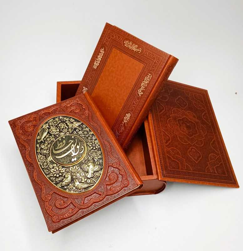 سررسید 1404 (1 روزه با حافظ چرم و مس جعبه‌دار وزیری سعید)