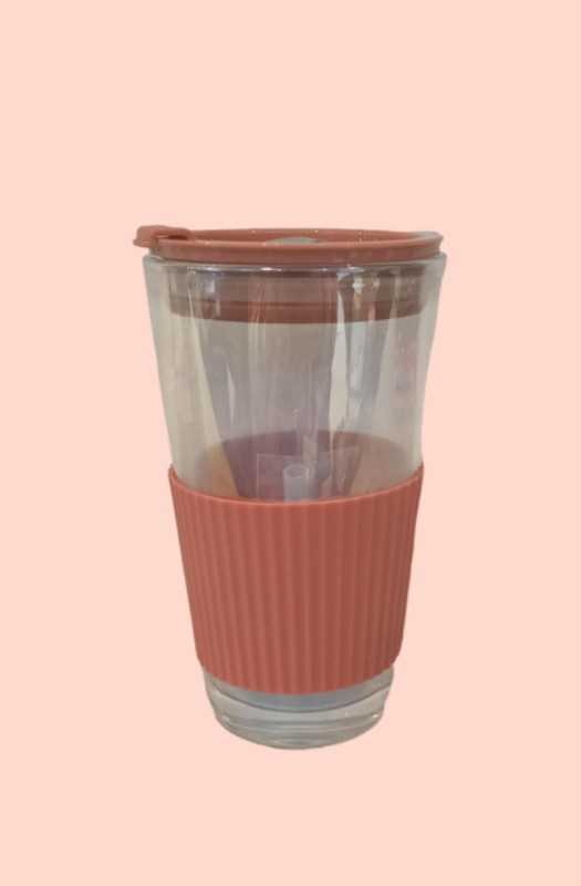 ماگ شیشه‌ای دور سیلیکونی درب‌دار قهوه‌ای 000295