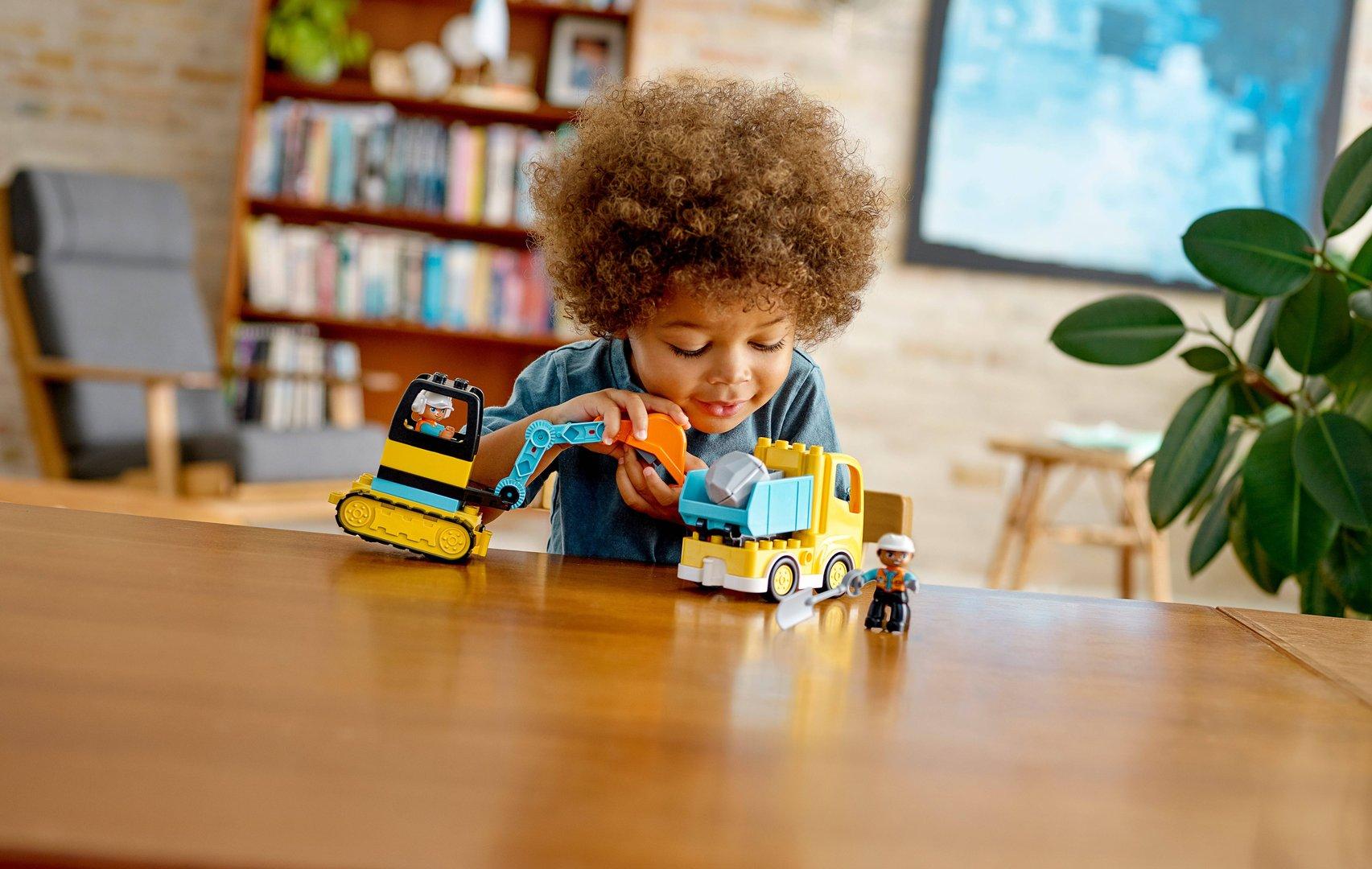 بهترین اسباب‌بازی‌ها برای کودکان کمتر از 3 سال - Cover Image