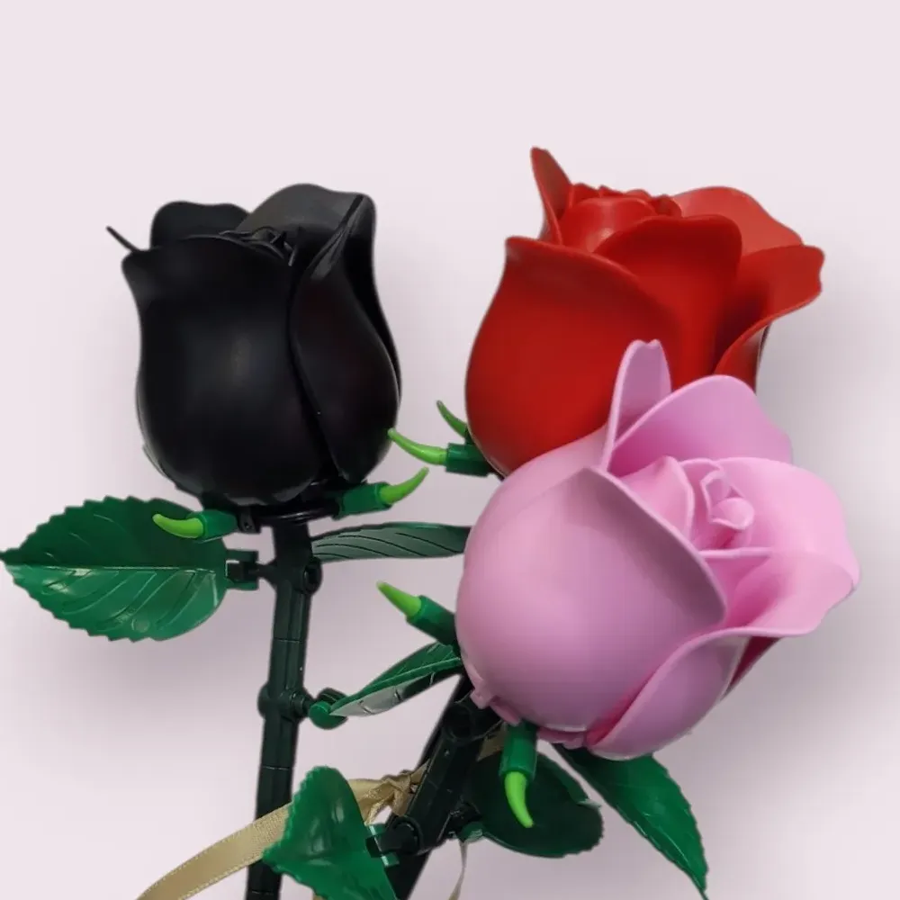 ساختنی گل رز مشکی Rosy Whispers 3072
