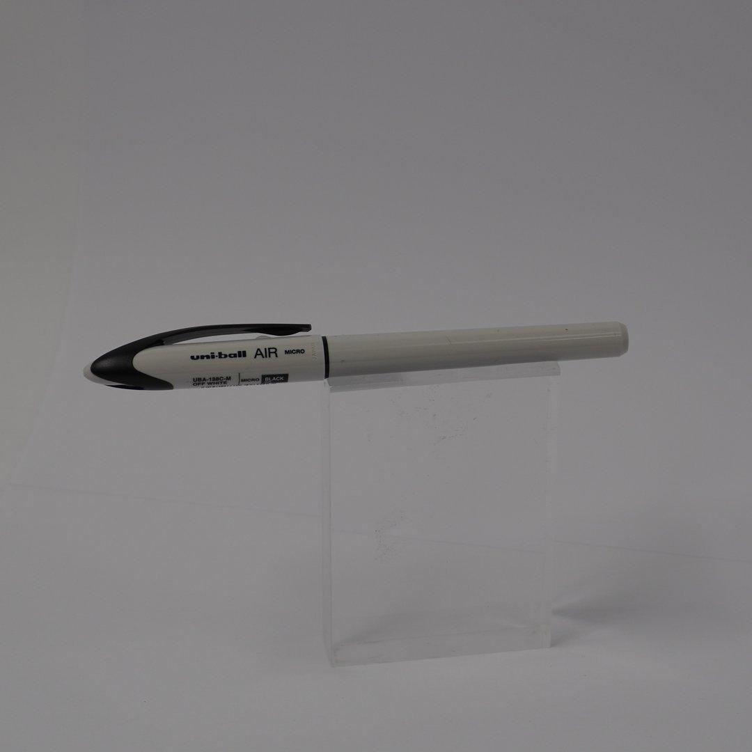 روان‌نویس مشکی بدنه سفید Uniball UBA-188C-M  MICRO Air